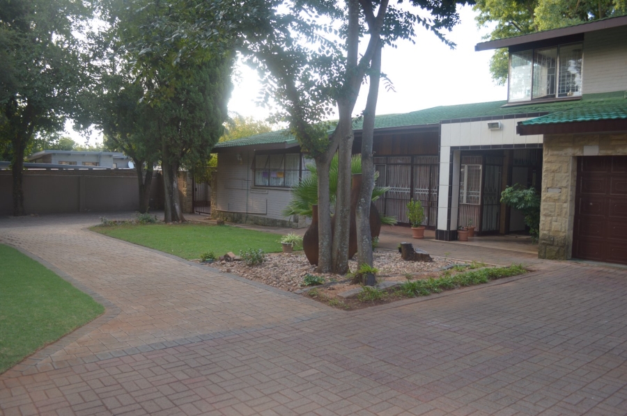 5 Bedroom Property for Sale in Wilkoppies North West